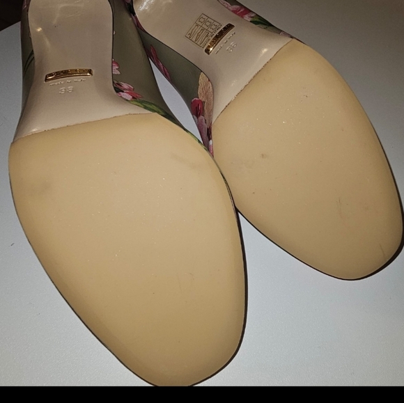 Limited Ed. Gucci Blooms Heels! Beautiful Condition (38) - Picture 4 of 12
